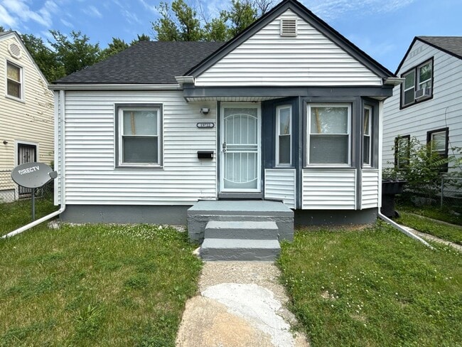 Primary Photo - Renovated 3-Bedroom Home – We Welcome Sect...