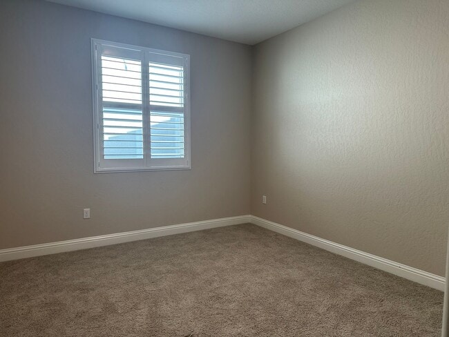 Building Photo - Modern home in a modern community featuring upgraded amities, solar, community pool + Close to Co...