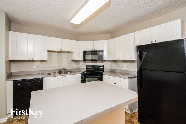 Building Photo - 212 Station Way