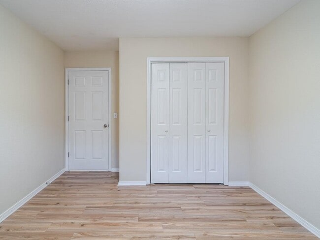 Building Photo - 13 Holly Dr