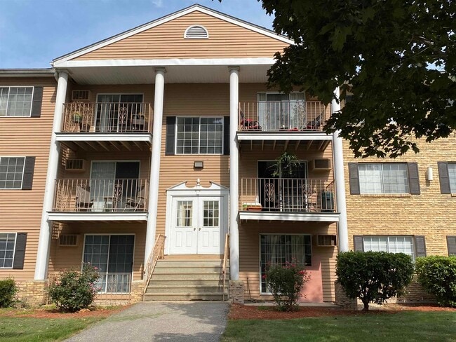 Building Photo - 379 Huse Rd