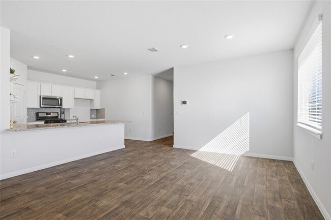 Building Photo - 801 Cade Cv