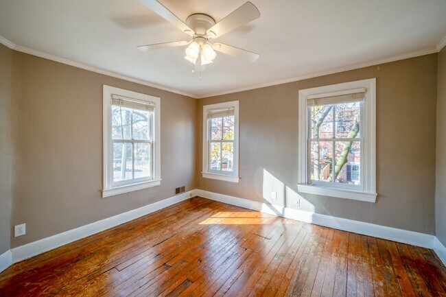 Building Photo - Historic Elegance in Old Town Alexandria