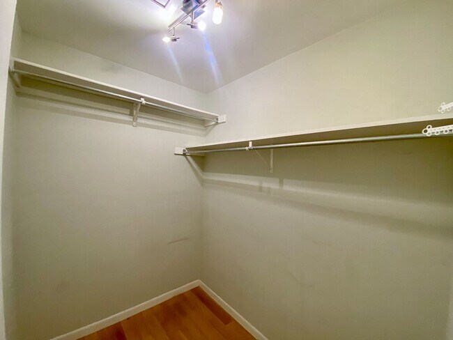 Building Photo - Modern Design 3 Bedroom 2 Bath, corner lot...