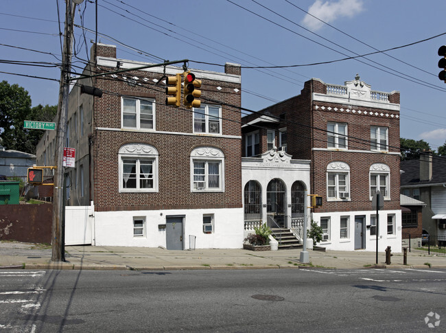 Building Photo - Silver Lake Court