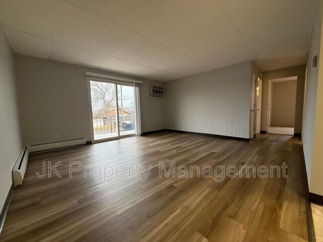 Building Photo - 1122 1st Ave SW