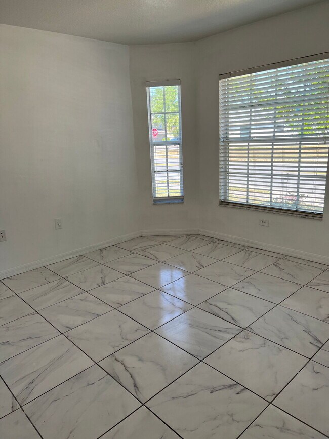 Building Photo - 4 Bedroom 3 Bath Single Family Home