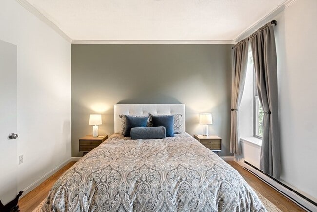 Building Photo - 231 W Newton St