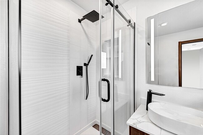 Building Photo - 1108 Emilia Ave