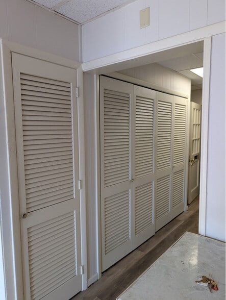 Building Photo - 185 N Main St