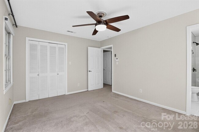 Building Photo - 2438 Knickerbocker Dr