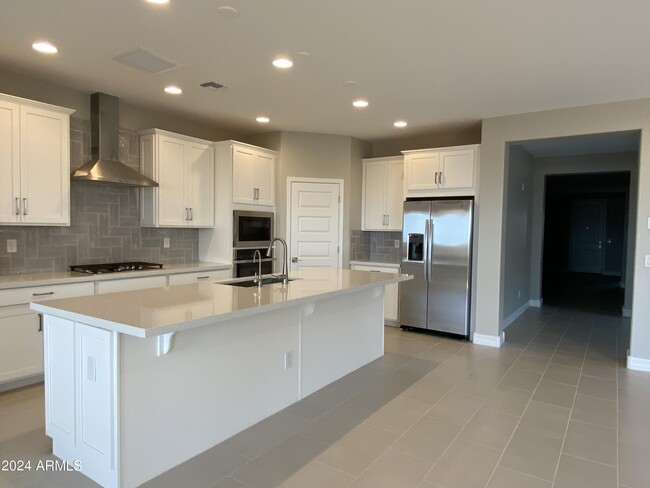 Building Photo - 8826 W Medlock Dr
