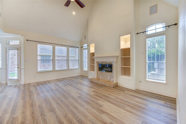 Building Photo - 2915 Monet Dr