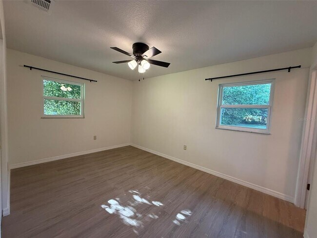 Building Photo - 2101 NE 55th St