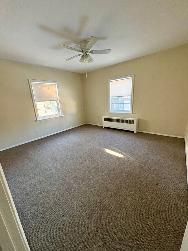 Building Photo - 418 N Ogle Ave