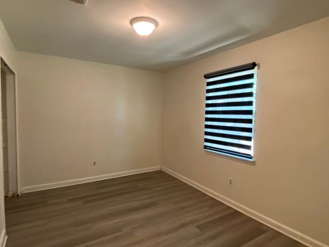 Building Photo - ***$500 off First Full Months rent with mo...