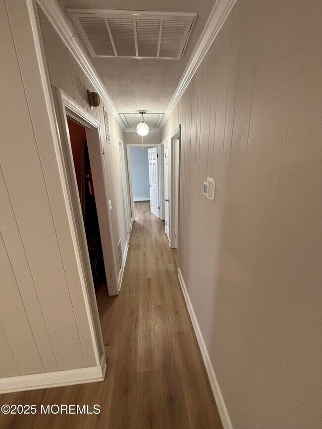 Building Photo - 127 Bloomfield Rd