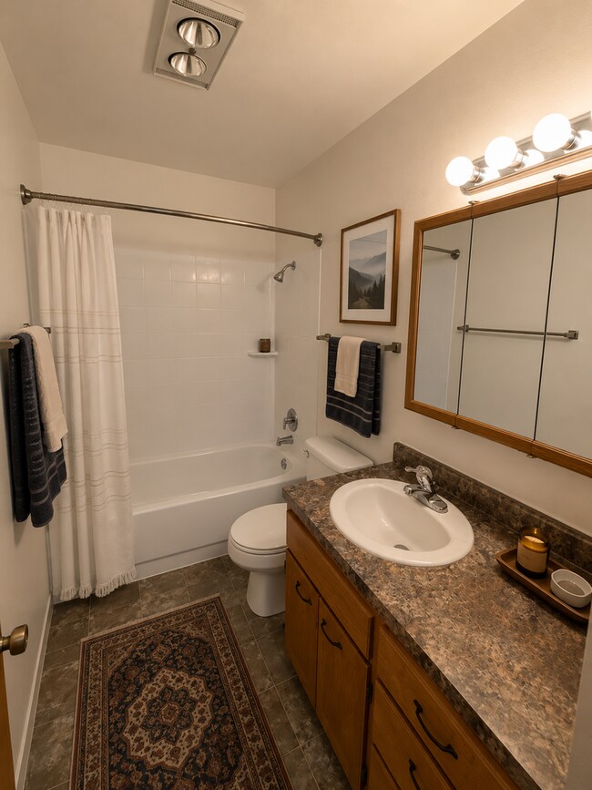 Building Photo - 2 Bedrooms. Free WiFi. Walk To CWU...This is The Apartment You've Been Waiting For!
