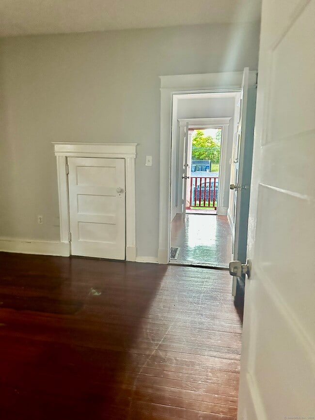 Building Photo - 54 Cabot St