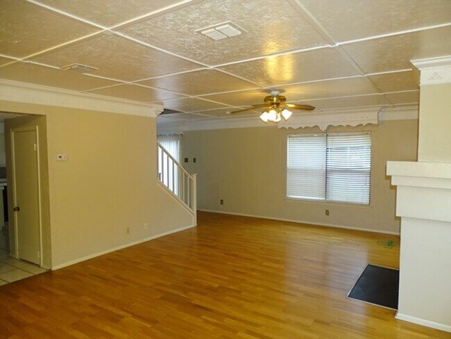 Building Photo - 6859 Flaming Ridge Dr