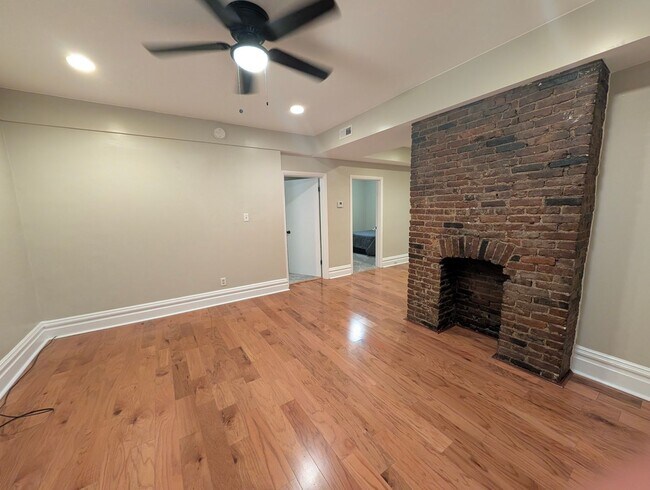 Building Photo - 121 Grandview Ave