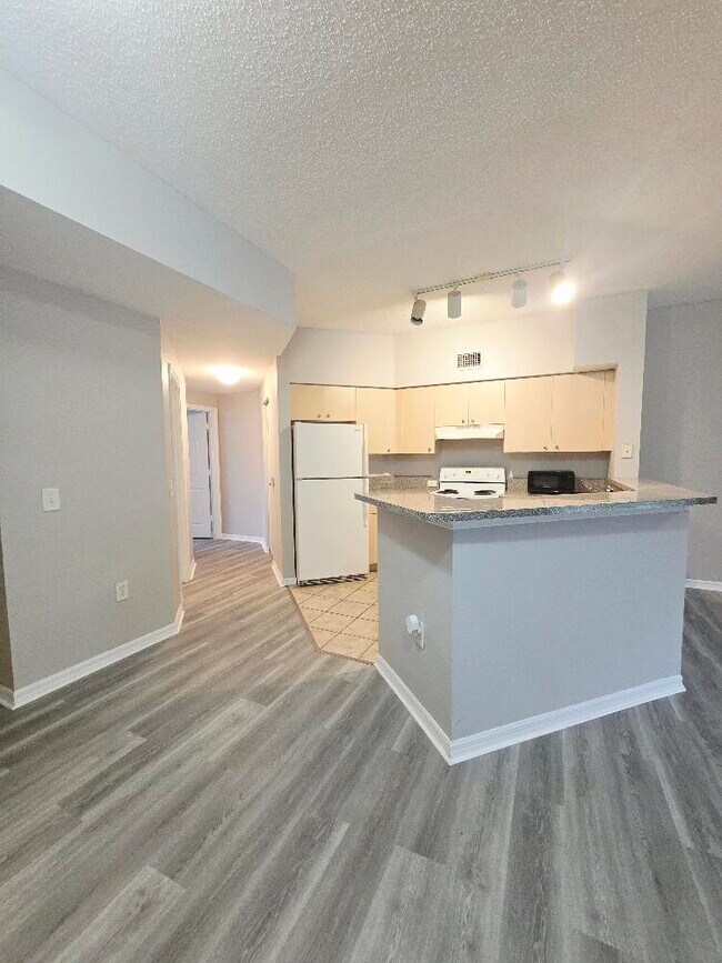 Building Photo - 280 Crestwood Cir