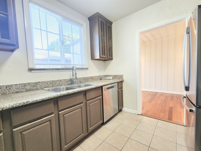 Building Photo - two bedroom duplex