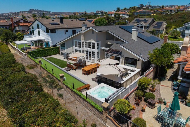 Building Photo - Experience Coastal Living at Its Finest in...