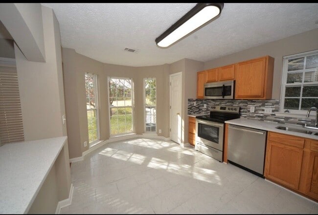 Building Photo - Remodeled 3BR/2.5BA in Nashboro Golf Club