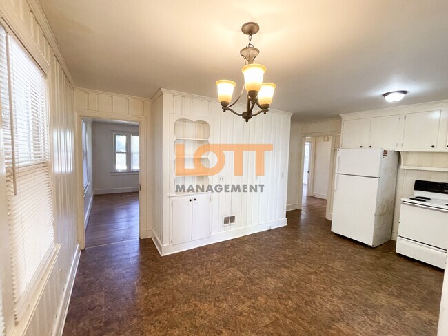 Building Photo - 216 Mountain View Cir