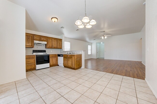 Building Photo - 2813 Edgemere Dr