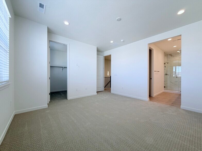 Building Photo - 4022 Ascend Grv