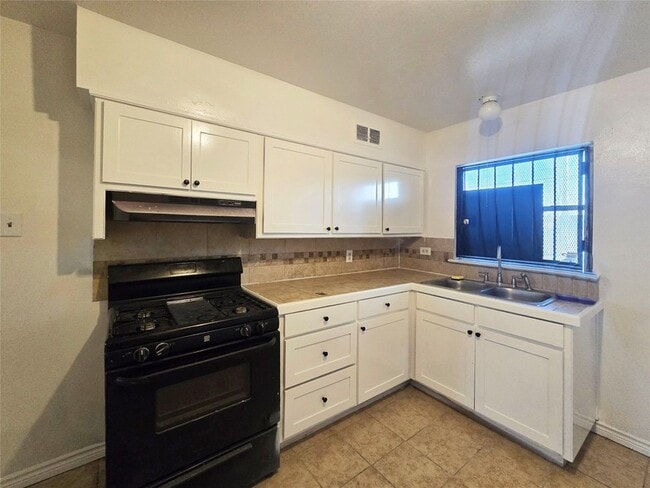 Building Photo - 514 Highfall Dr