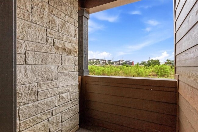 Building Photo - 315 Holton Dr