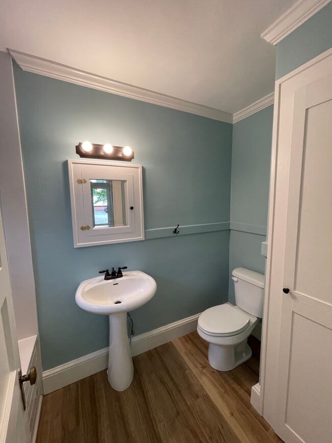 Building Photo - Cape Cod Style Housing in Pendleton!