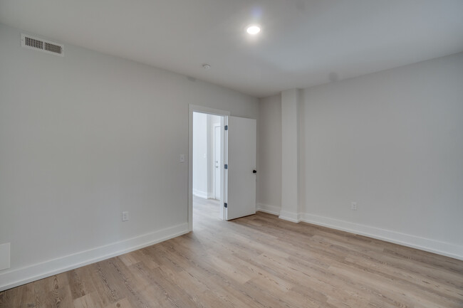 Building Photo - 3126 16th St NW