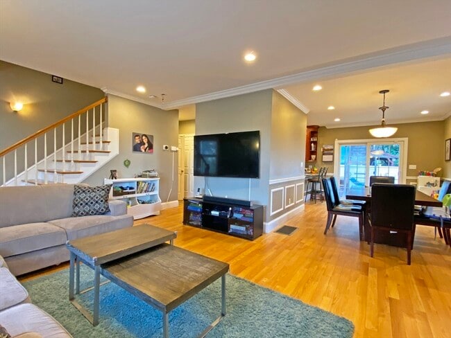 Building Photo - 375 Lowell Ave