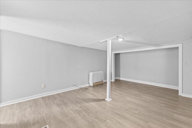Building Photo - Newly Renovated 3 bedroom home in Burlington