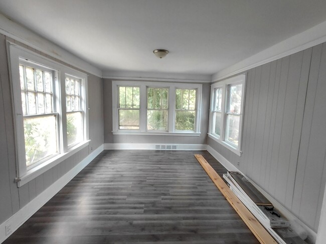 Building Photo - 13925 Cherrylawn St