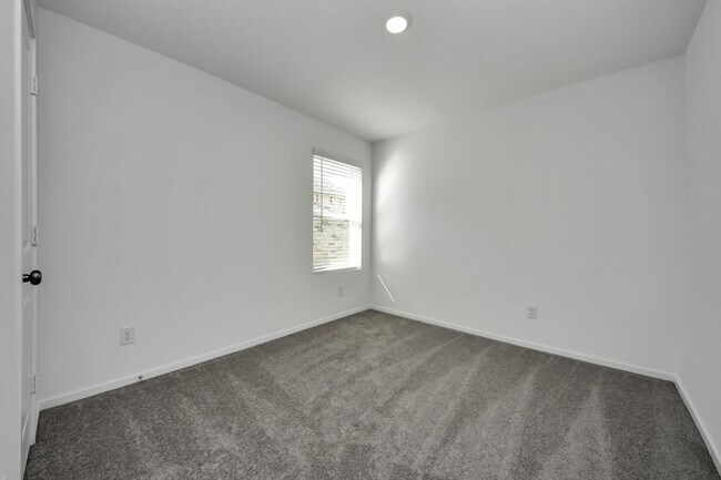 Building Photo - 2523 Night Emerald Dr