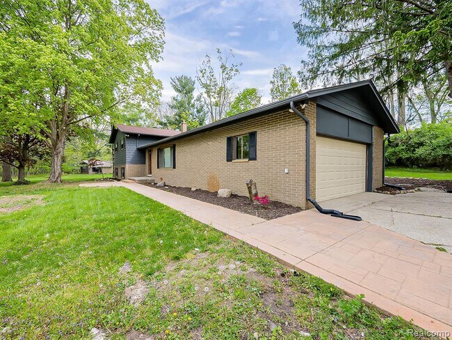 Building Photo - 7580 Thornwood St