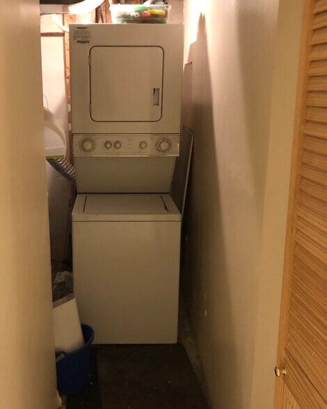 Building Photo - 902 Westminster St NW