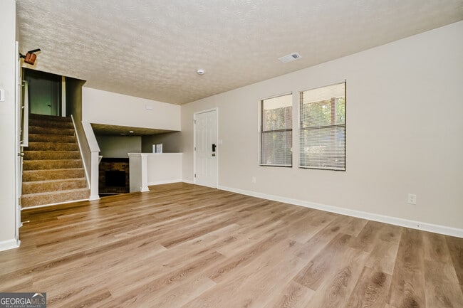 Building Photo - 4276 Old Lake Dr