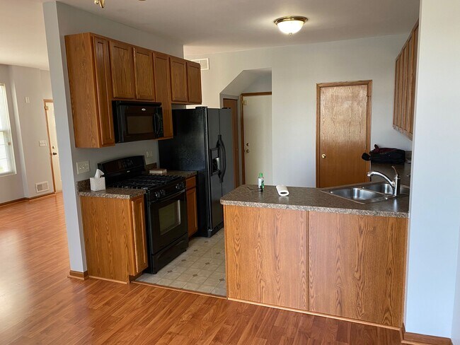 Building Photo - 4925 Montauk Dr