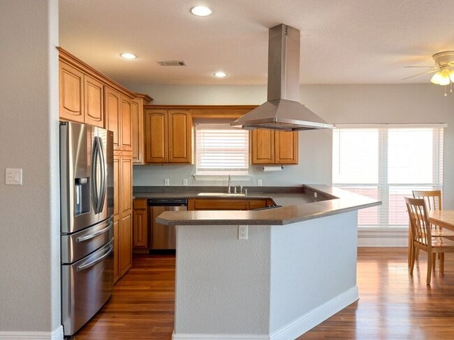 Building Photo - 2572 Gulf Breeze Ave