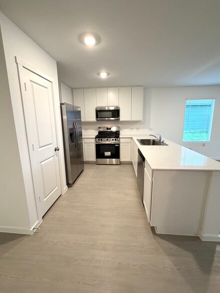 Building Photo - 3703 Oleander Pl