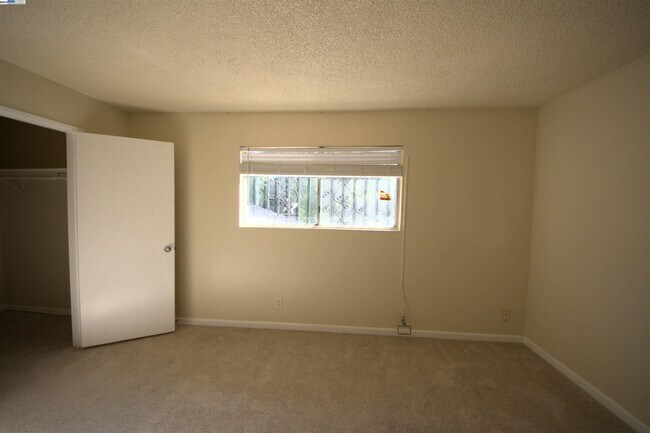 Building Photo - 1214 Sycamore Dr