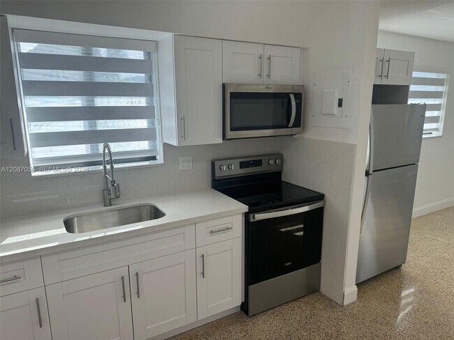Building Photo - 30 NW 56th Ct