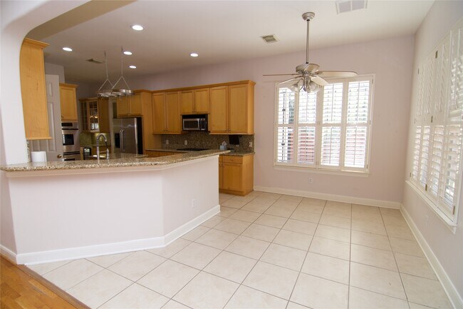 Building Photo - 3015 Bonnebridge Way Blvd