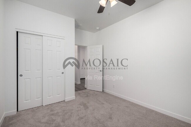 Building Photo - 5736 S Daisy Patch Pl